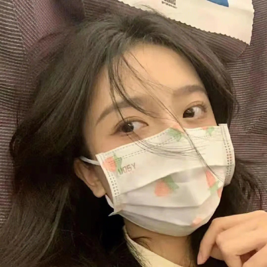 穿黄靴子的女孩